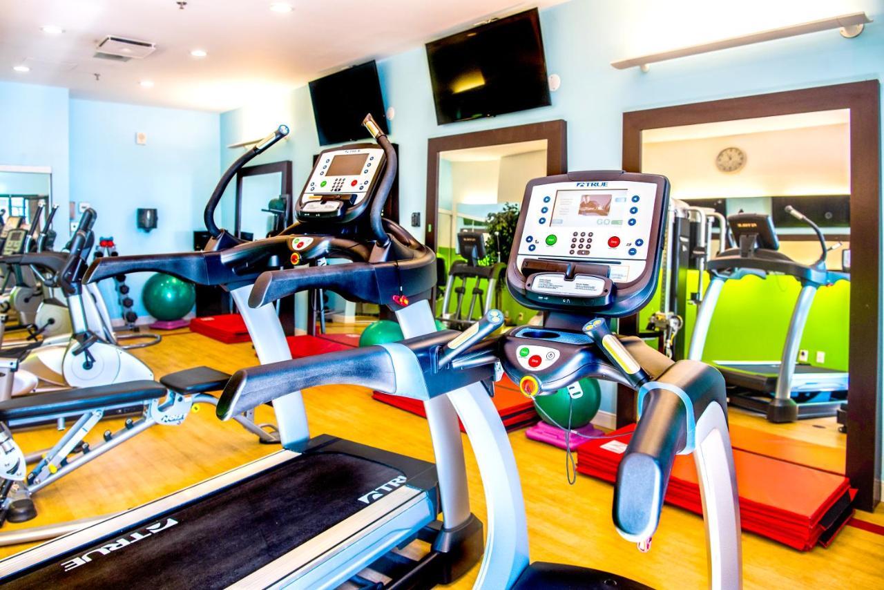 Chateau Vaudreuil Dış mekan fotoğraf The gym at the hotel