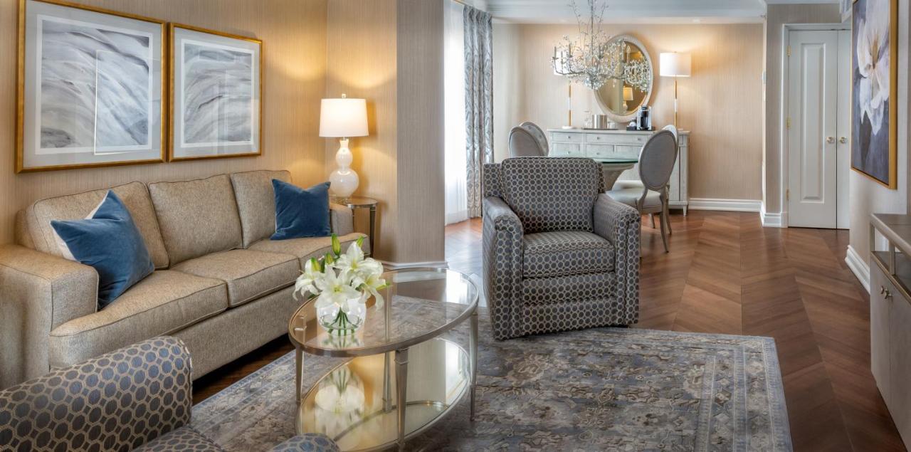 Chateau Vaudreuil Dış mekan fotoğraf A living room at The Carlyle