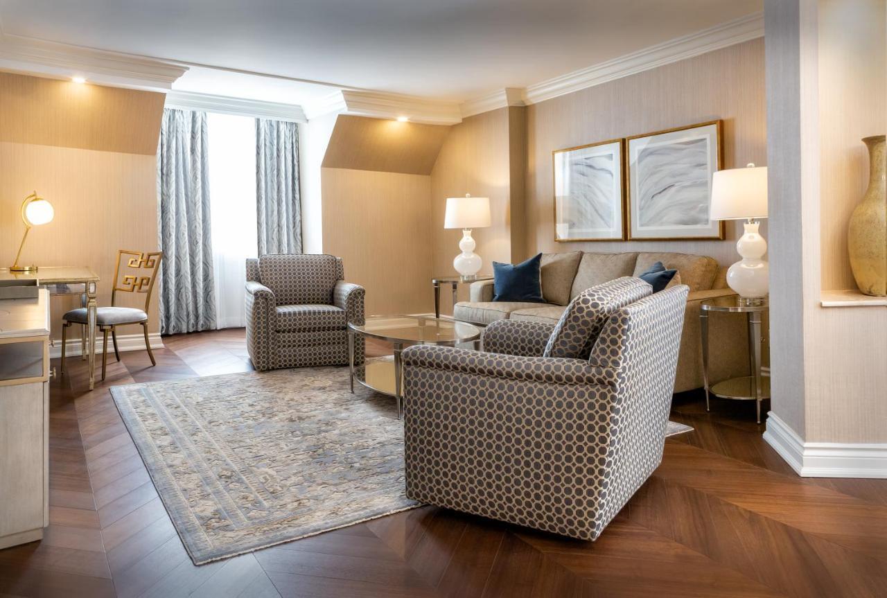 Chateau Vaudreuil Dış mekan fotoğraf A living room at the Ritz-Carlton, Boston