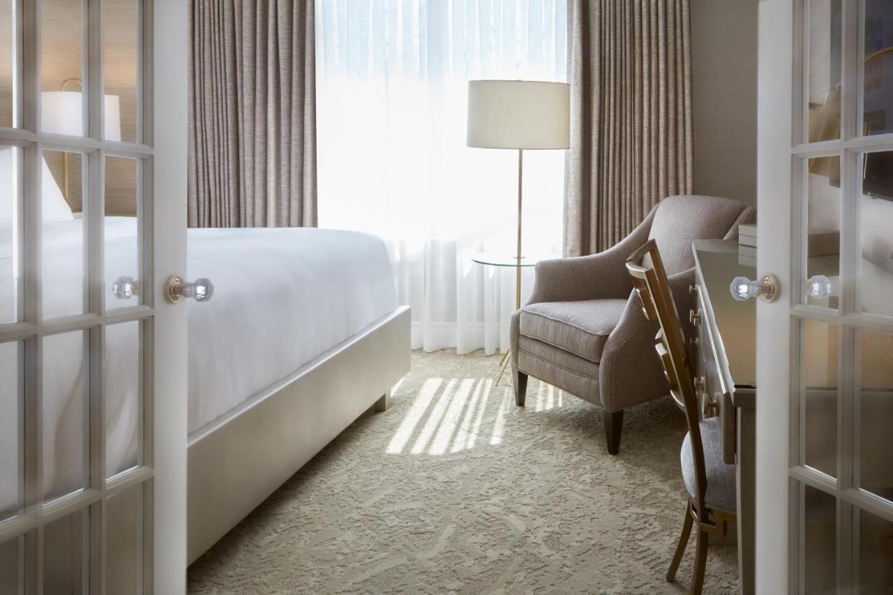 Chateau Vaudreuil Dış mekan fotoğraf A guest room at the Hotel Commonwealth