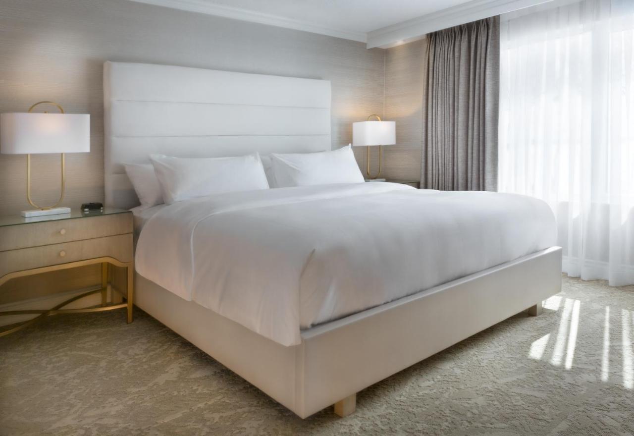 Chateau Vaudreuil Dış mekan fotoğraf A bed
