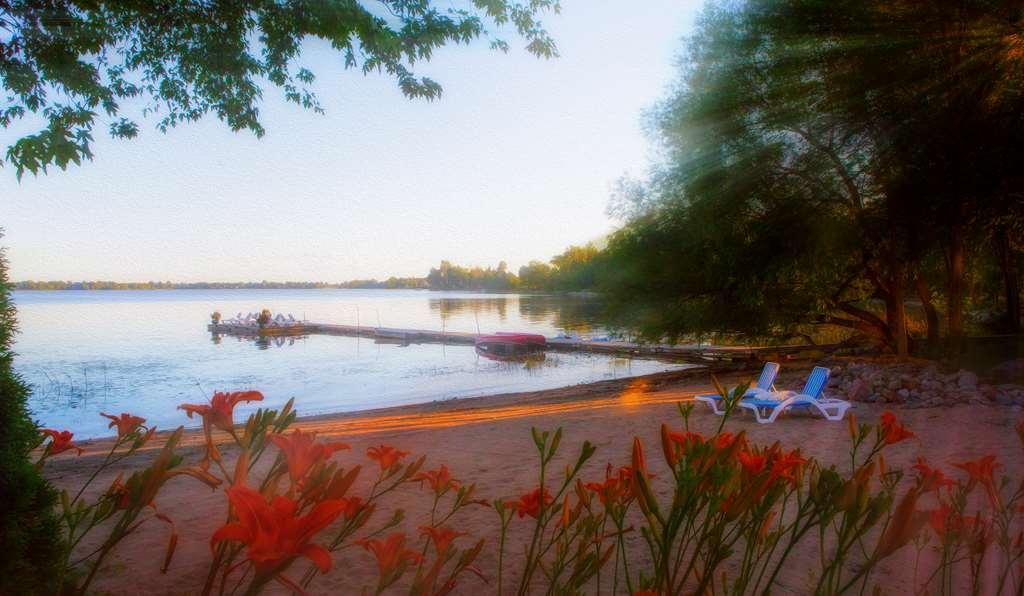 Chateau Vaudreuil Dış mekan fotoğraf Sunset at Lake Nokomis