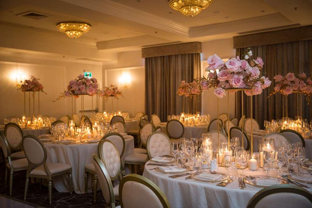 Chateau Vaudreuil Konforlar fotoğraf The ballroom at the hotel