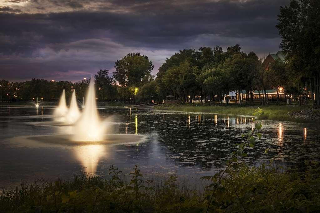 Chateau Vaudreuil Dış mekan fotoğraf Fountains at Lake Mirror