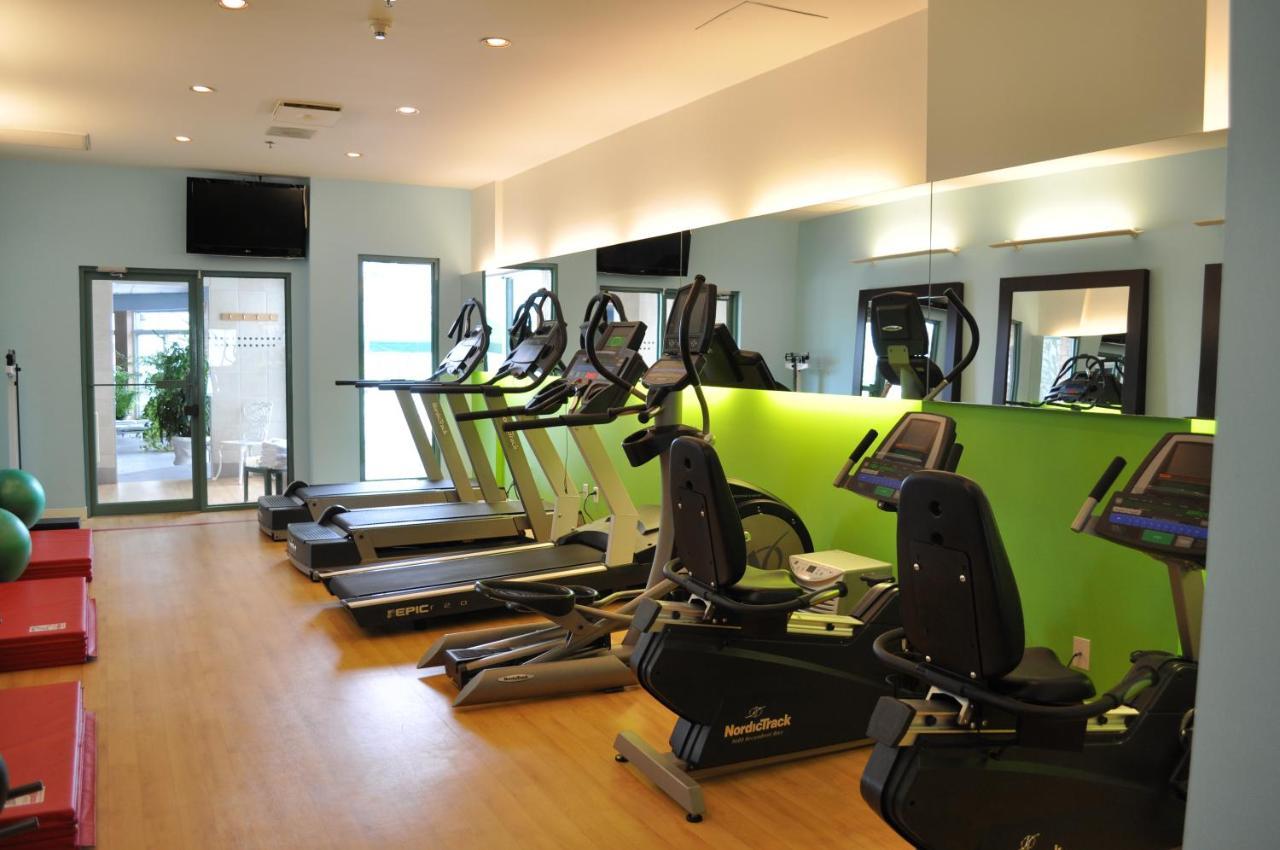 Chateau Vaudreuil Dış mekan fotoğraf A gym at a hotel