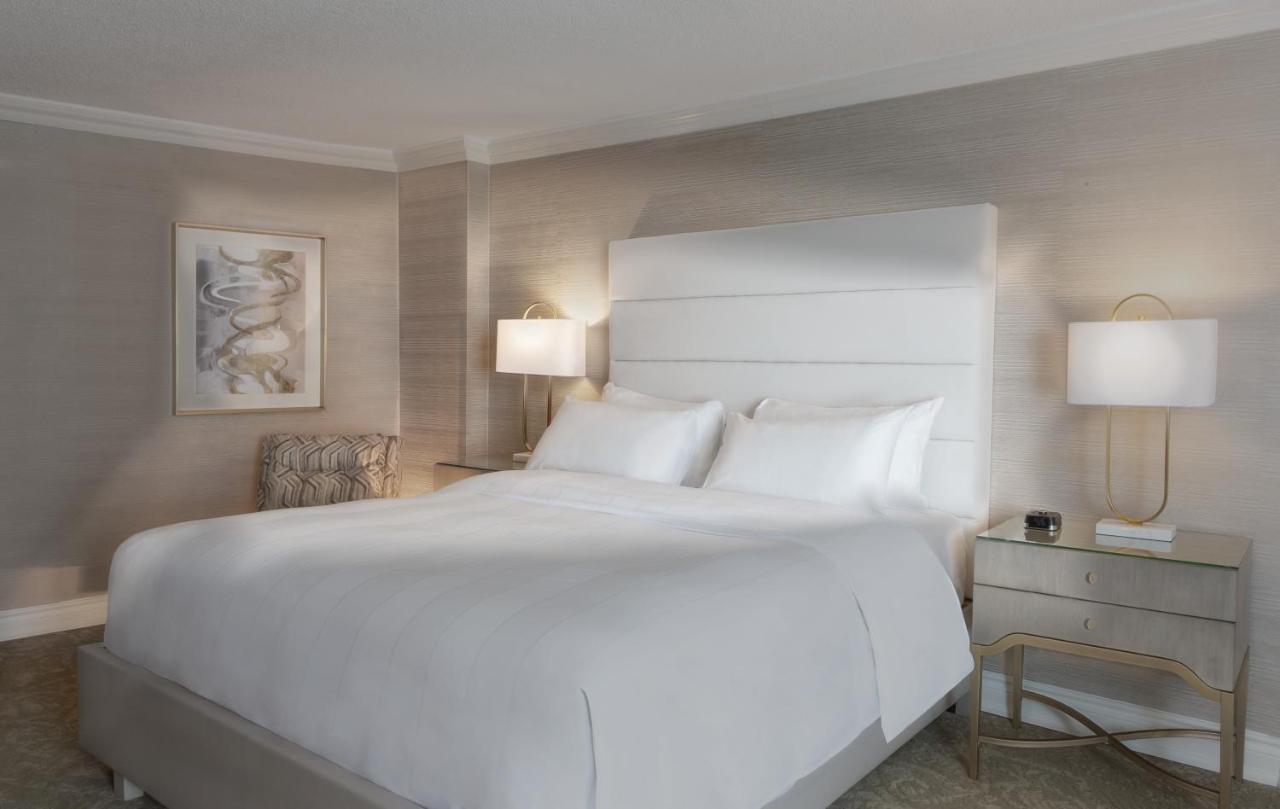 Chateau Vaudreuil Dış mekan fotoğraf A bedroom at The Ritz-Carlton, Boston