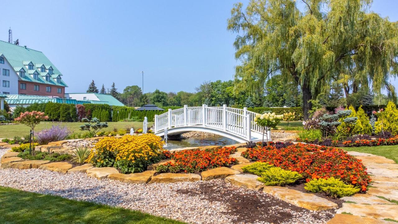 Chateau Vaudreuil Dış mekan fotoğraf The gardens at the National Museum of the Marine Corps