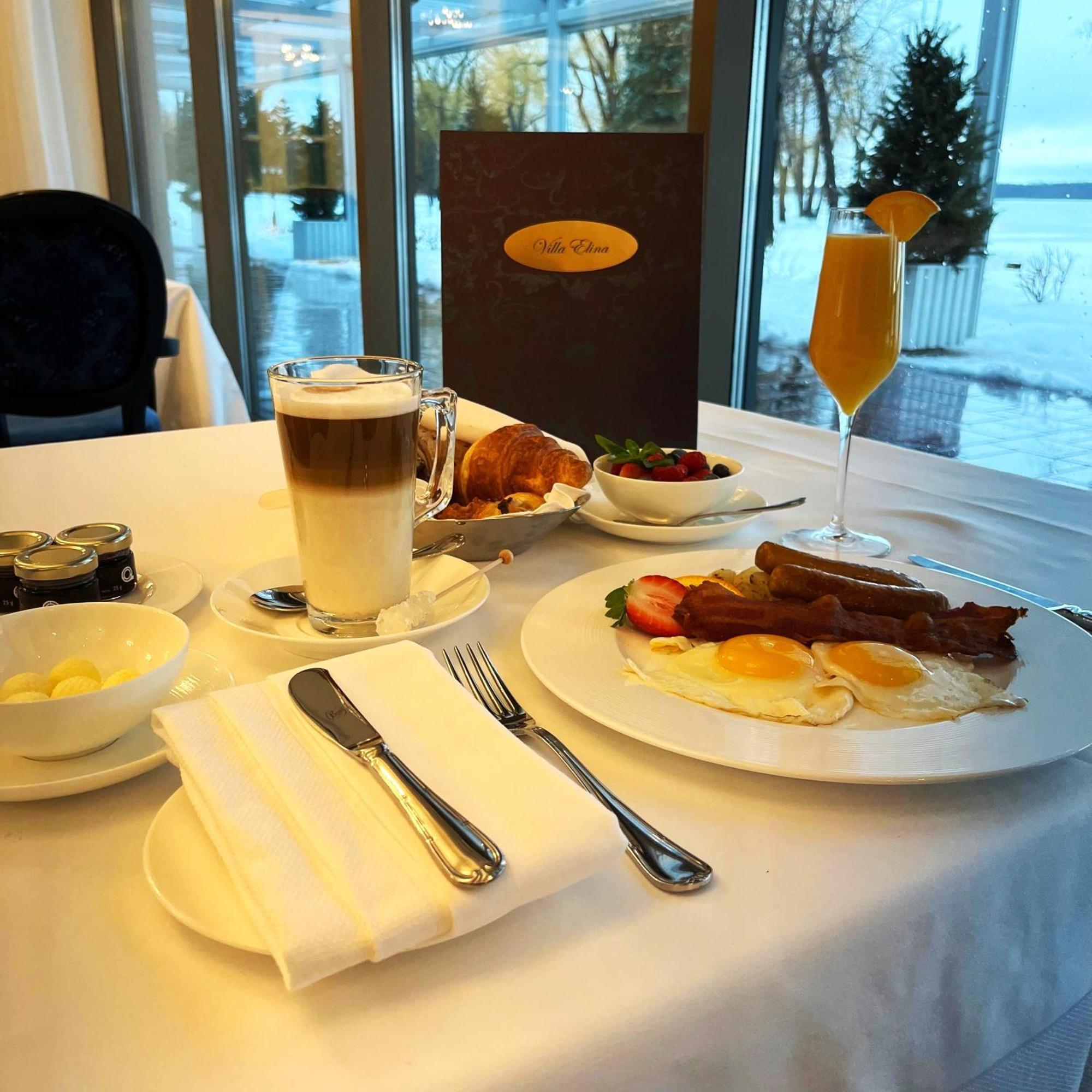 Chateau Vaudreuil Dış mekan fotoğraf A typical breakfast