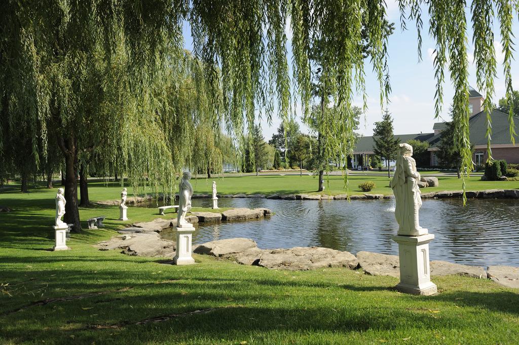 Chateau Vaudreuil Dış mekan fotoğraf The sculpture park